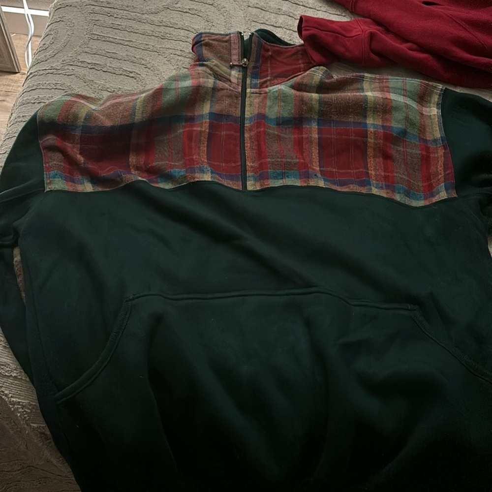 Sweatshirt